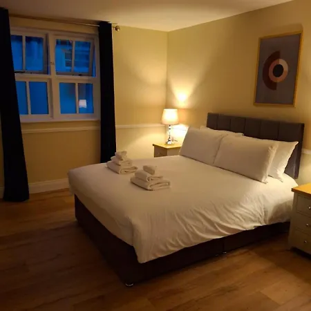 Whitegates Hotel *
