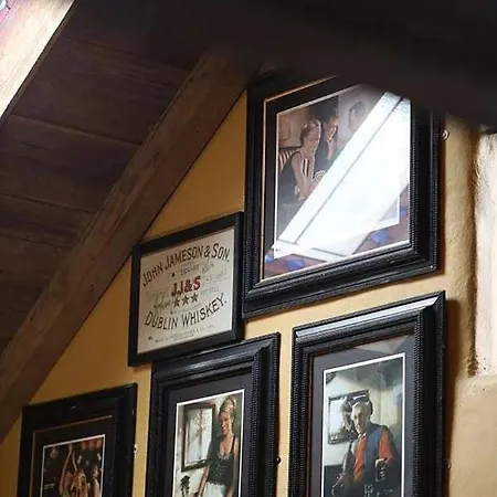 Otel Tigh Mary Donals Bar & Rooms At Whitegates